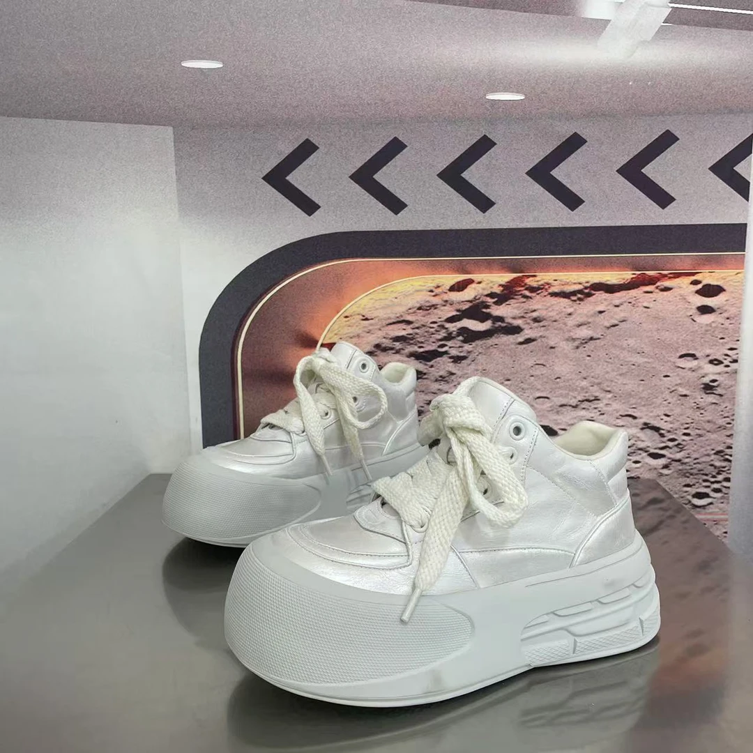 1326-12四季新款2025圆头系带韩版简约休闲板鞋潮流百搭红色时尚