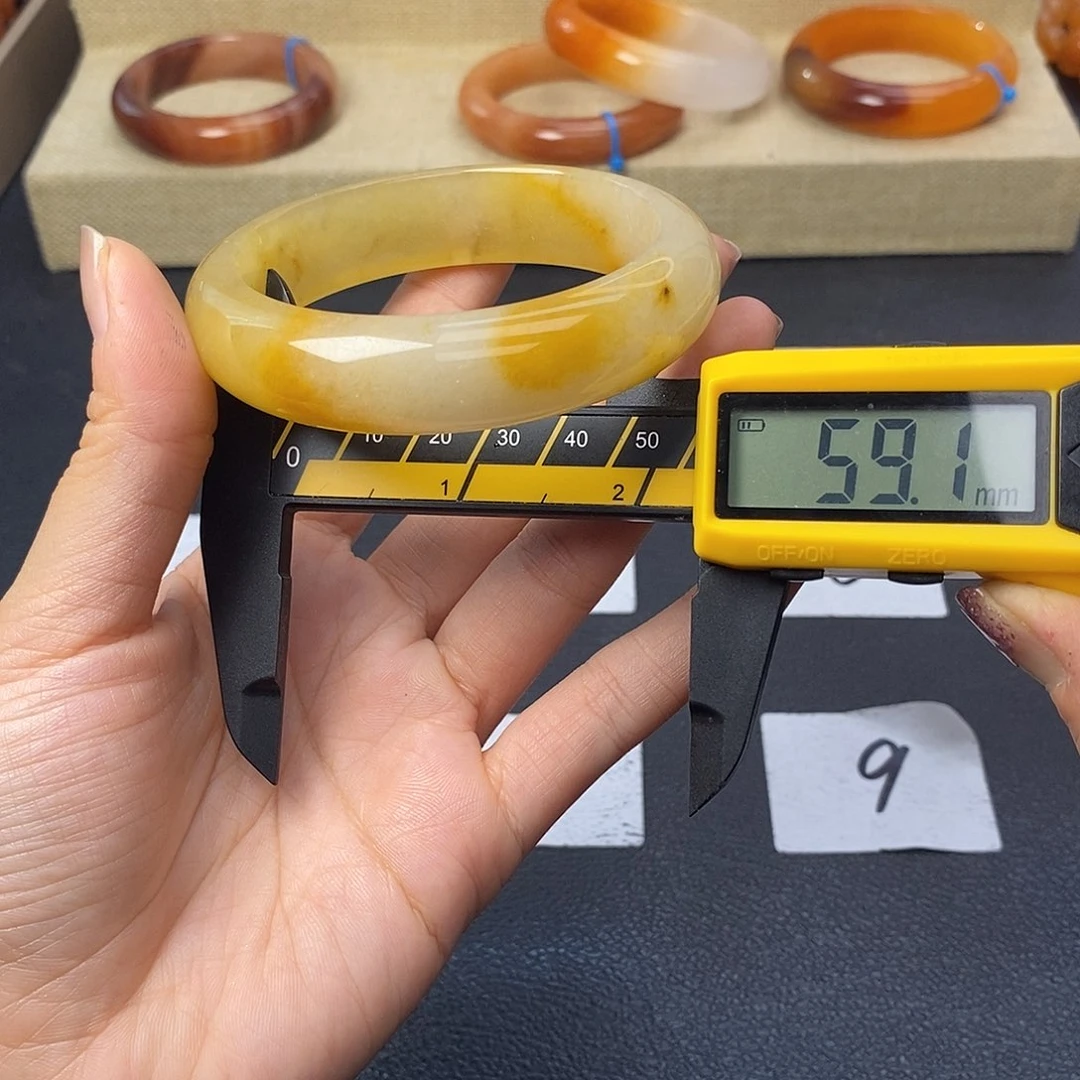 未镶嵌石英质玉（黄龙玉）手镯117号