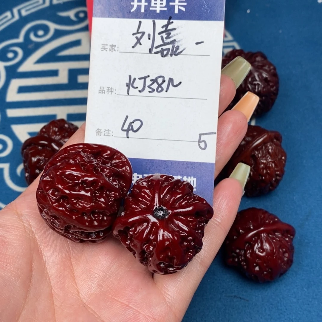 刘****文玩核桃吊坠文玩5