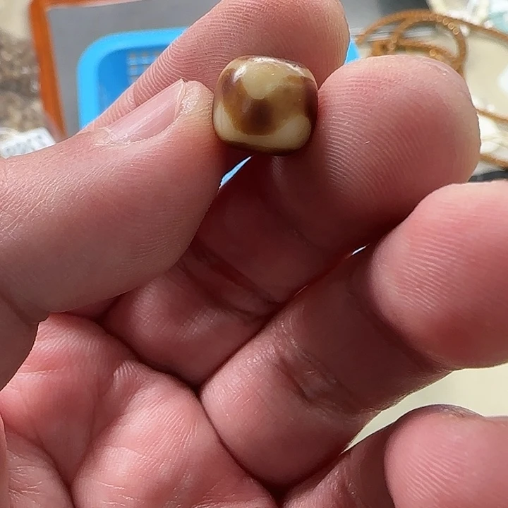 白玉菩提吊坠黑色4848