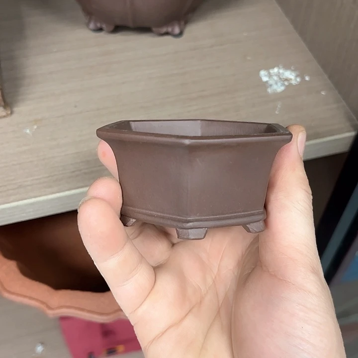 紫砂花盆紫砂的味道很浓