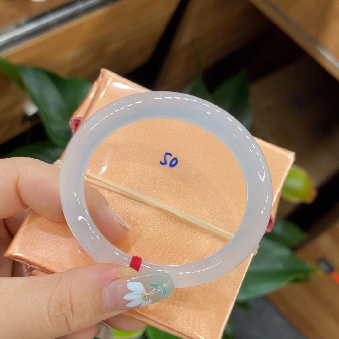 翡翠手镯未镶嵌翡翠