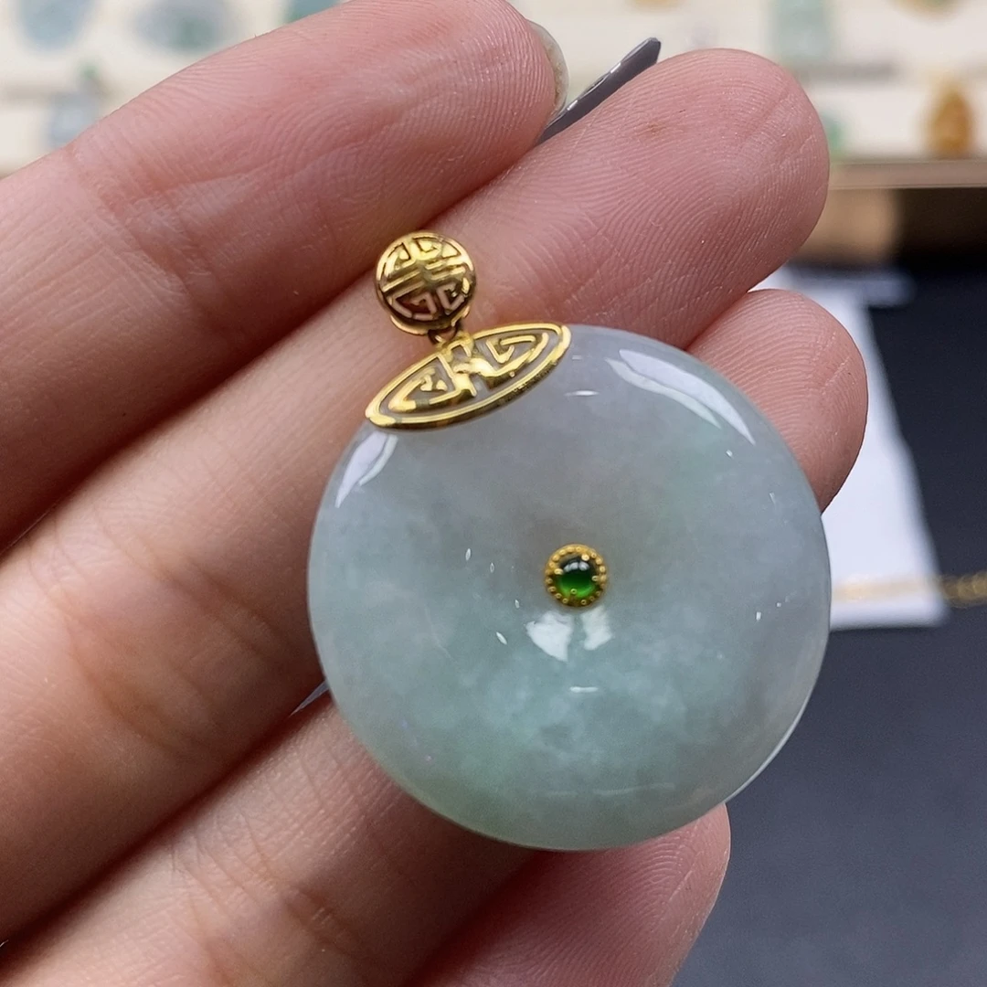 翡翠18K金镶嵌颈饰翡翠