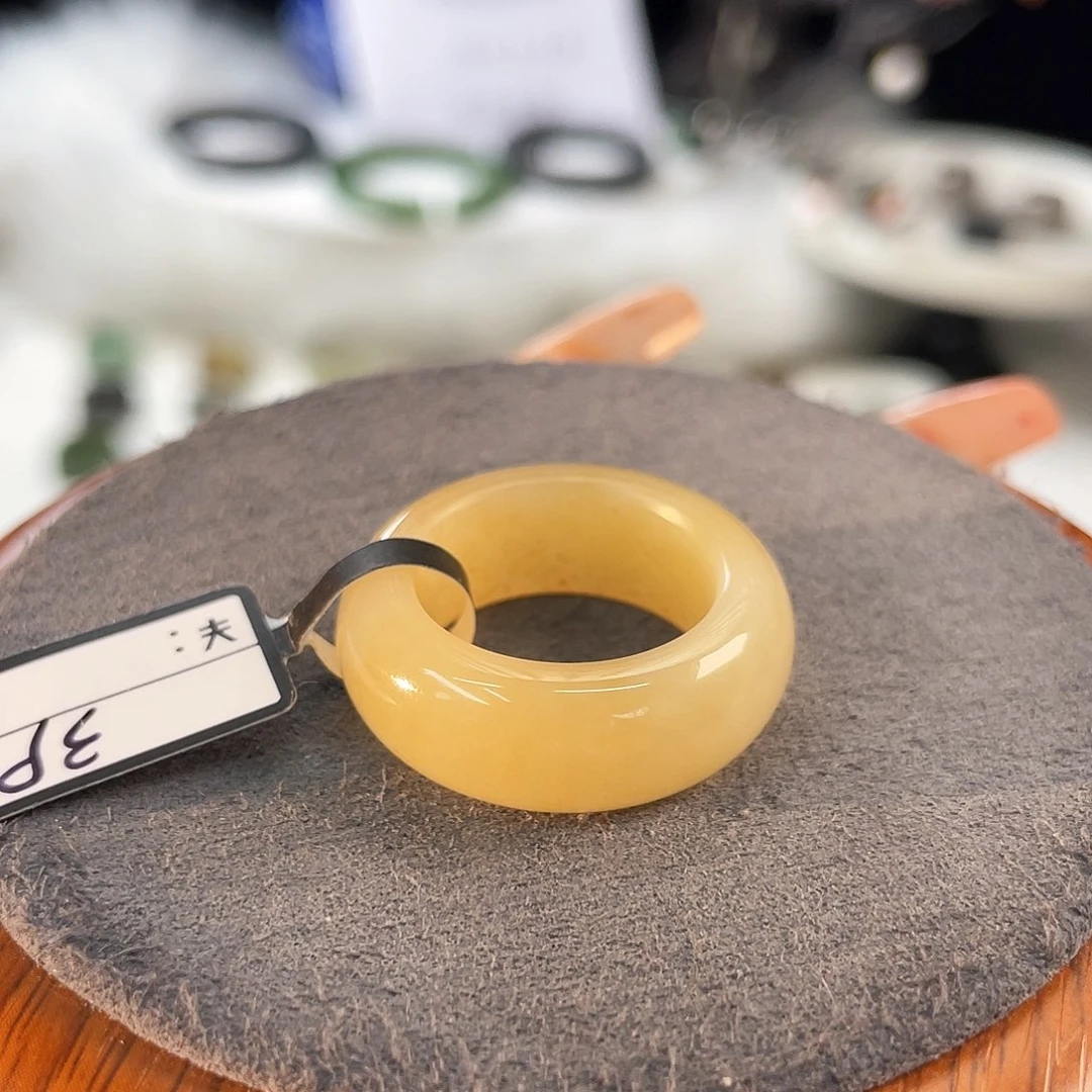 和田玉未镶嵌戒指c44 浅糖轮胎17.8