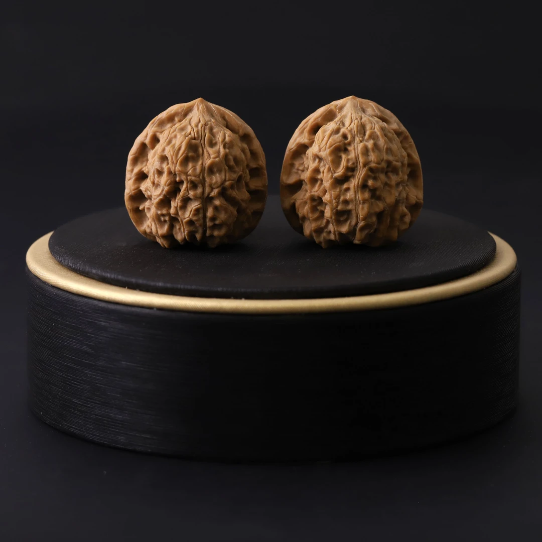 S8241【小众红莲花】微精修原生态文玩核桃手把件（送工具）