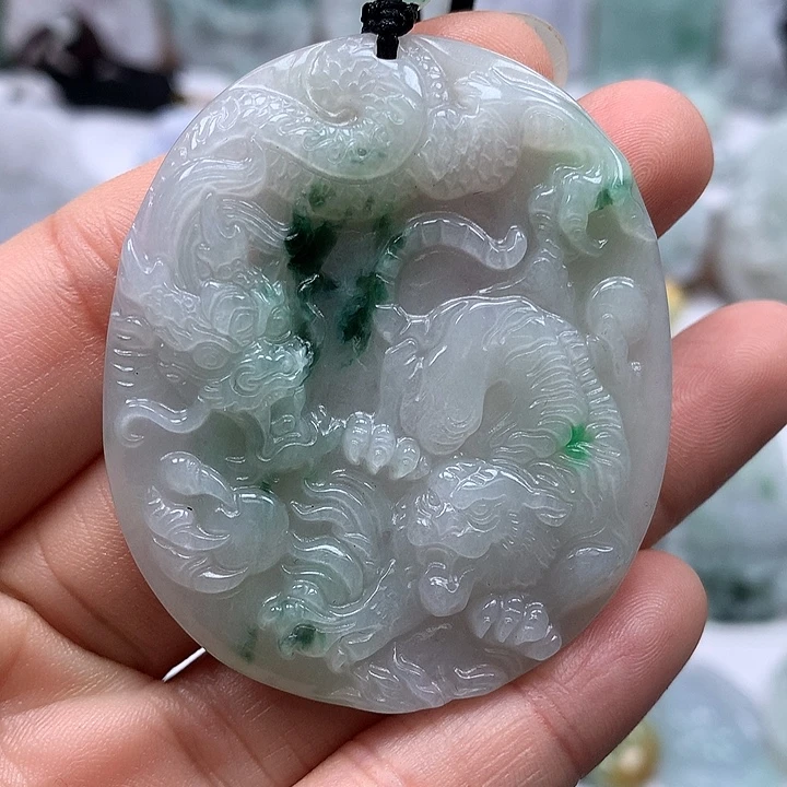 翡翠未镶嵌颈饰霸气侧漏虎虎生威如虎添翼