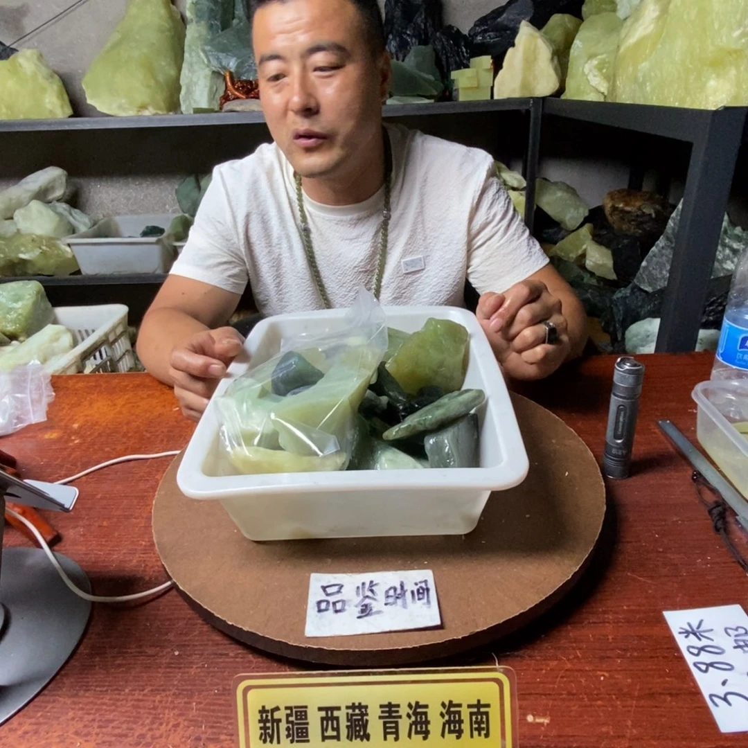 蛇纹石玉未镶嵌岫玉鱼缸石随机发