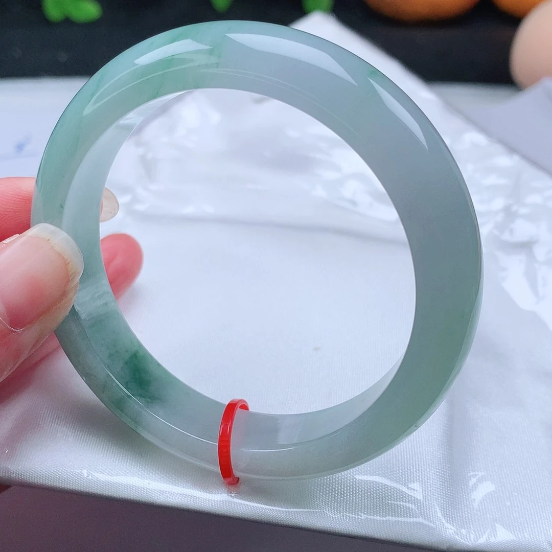 翡翠手镯未镶嵌56圈