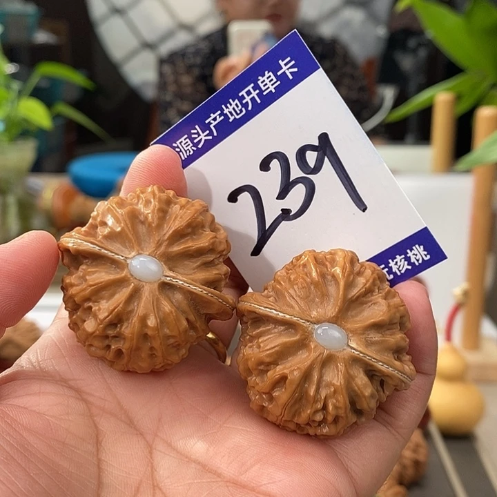 文玩核桃把件40.5银镶玉肉球宫灯239号