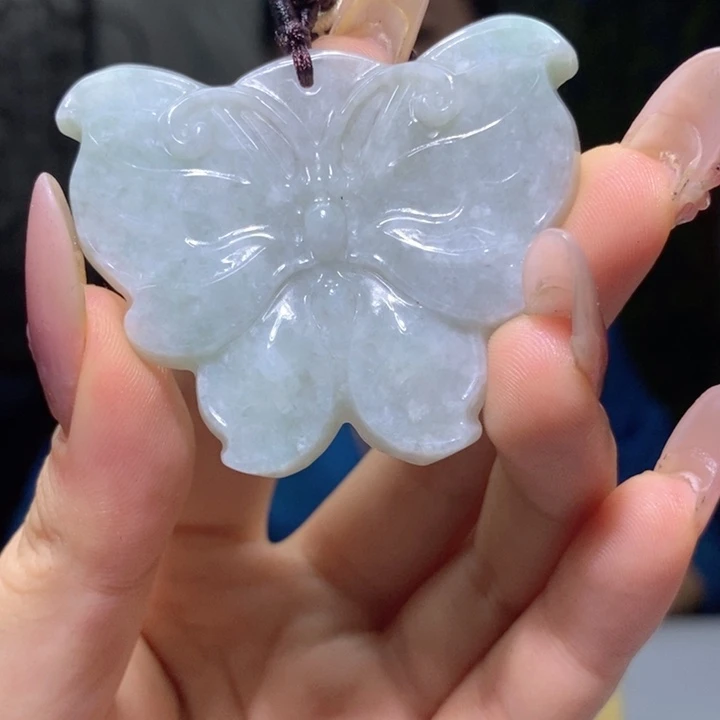 翡翠挂件未镶嵌翡翠