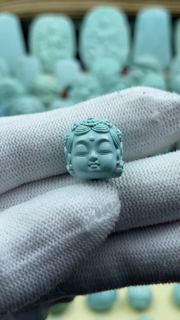 天然原矿绿松石雕刻