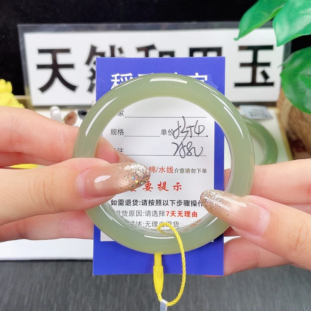 和田玉未镶嵌手镯