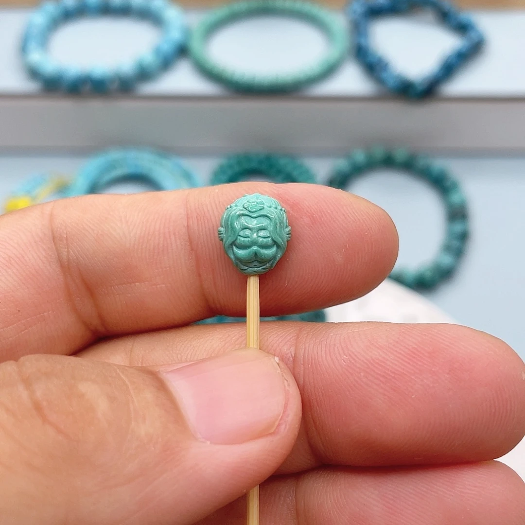 绿松石未镶嵌颈饰