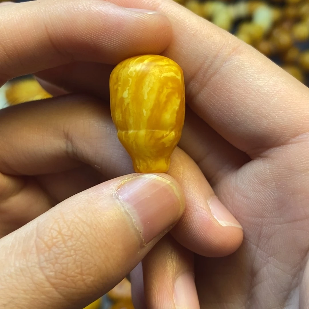 蜜蜡未镶嵌珠宝奇石