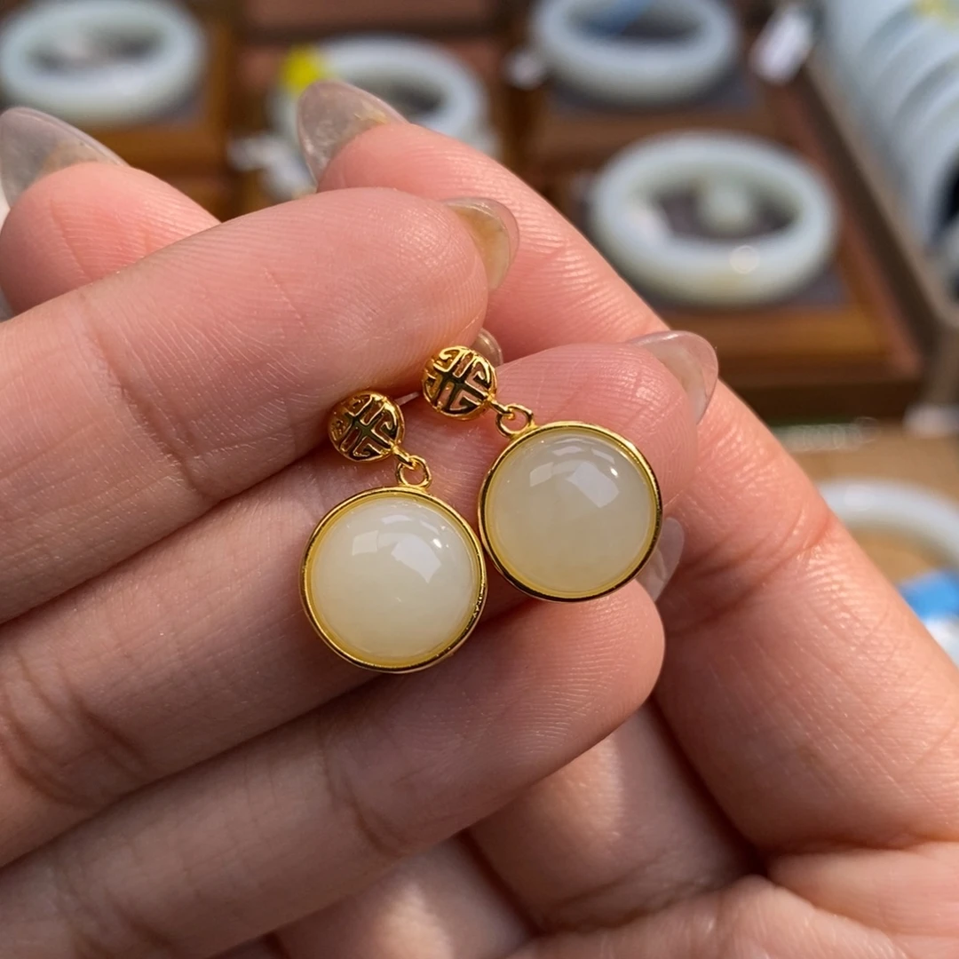 和田玉未镶嵌耳饰