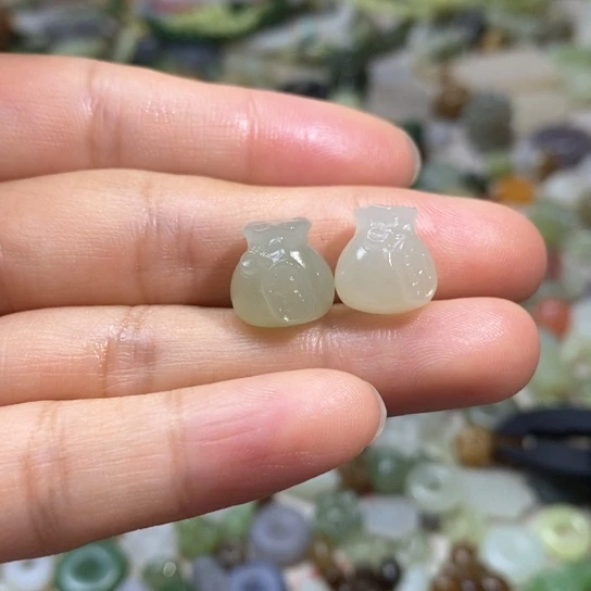 和田玉未镶嵌挂件49.9一个多样性发其一