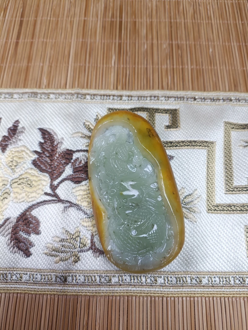 新疆和田玉龙手把件144克