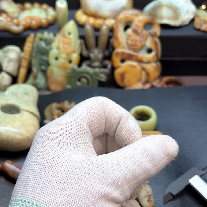 未镶嵌岫岩河磨玉（透闪石质玉）车挂凌