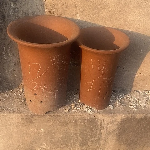中国宜兴紫砂花盆，