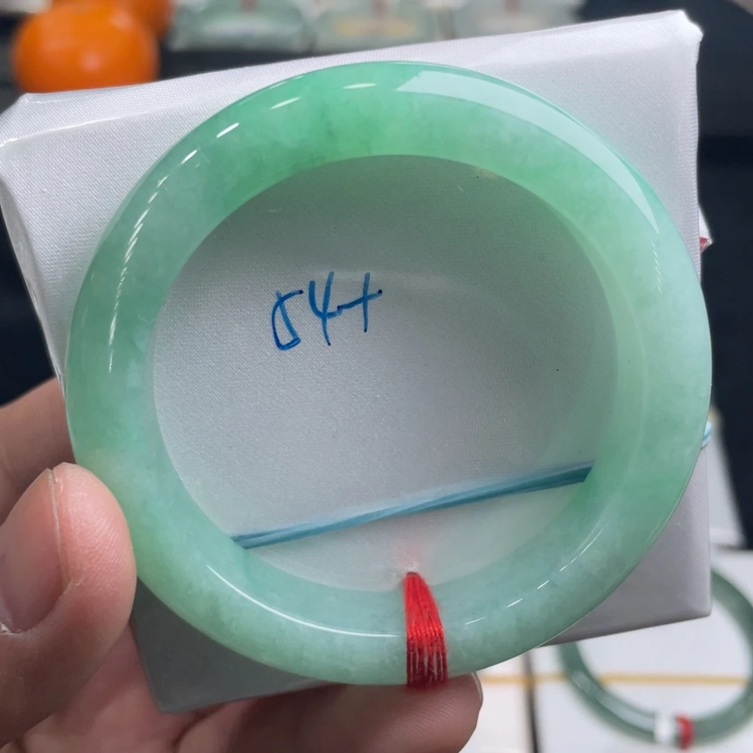 翡翠手镯未镶嵌翡翠手镯