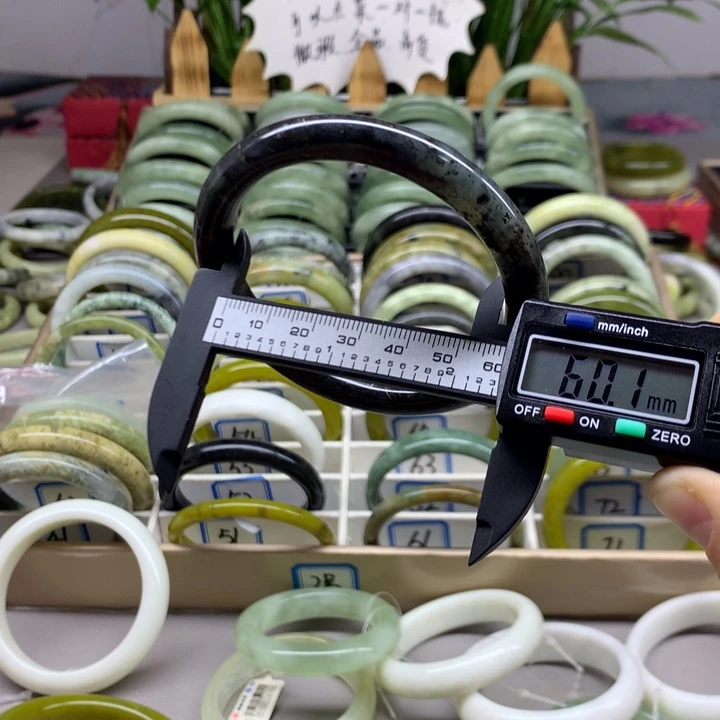 未镶嵌蛇纹石玉手镯63