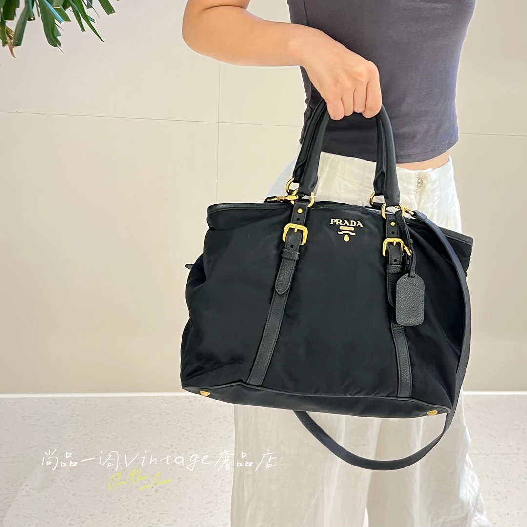 95新 Prada/普拉达 尚品一阁/黑金尼龙手提包