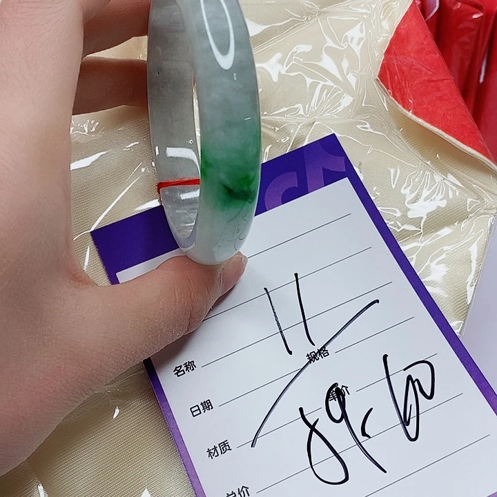 翡翠手镯（圆镯）未镶嵌翡翠