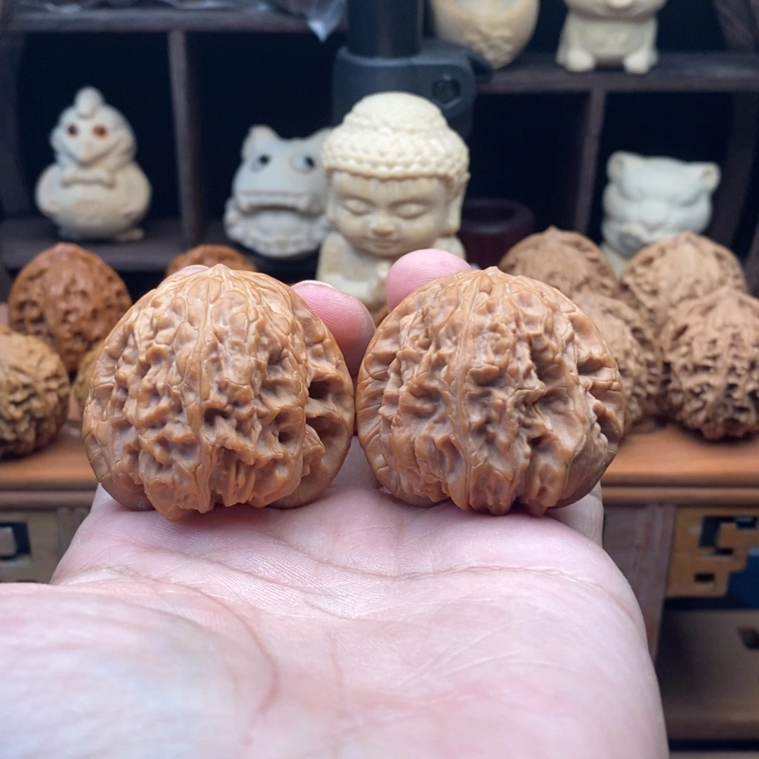 文玩核桃把件42暴雪（一只晃仁另外一只边侧有反油）