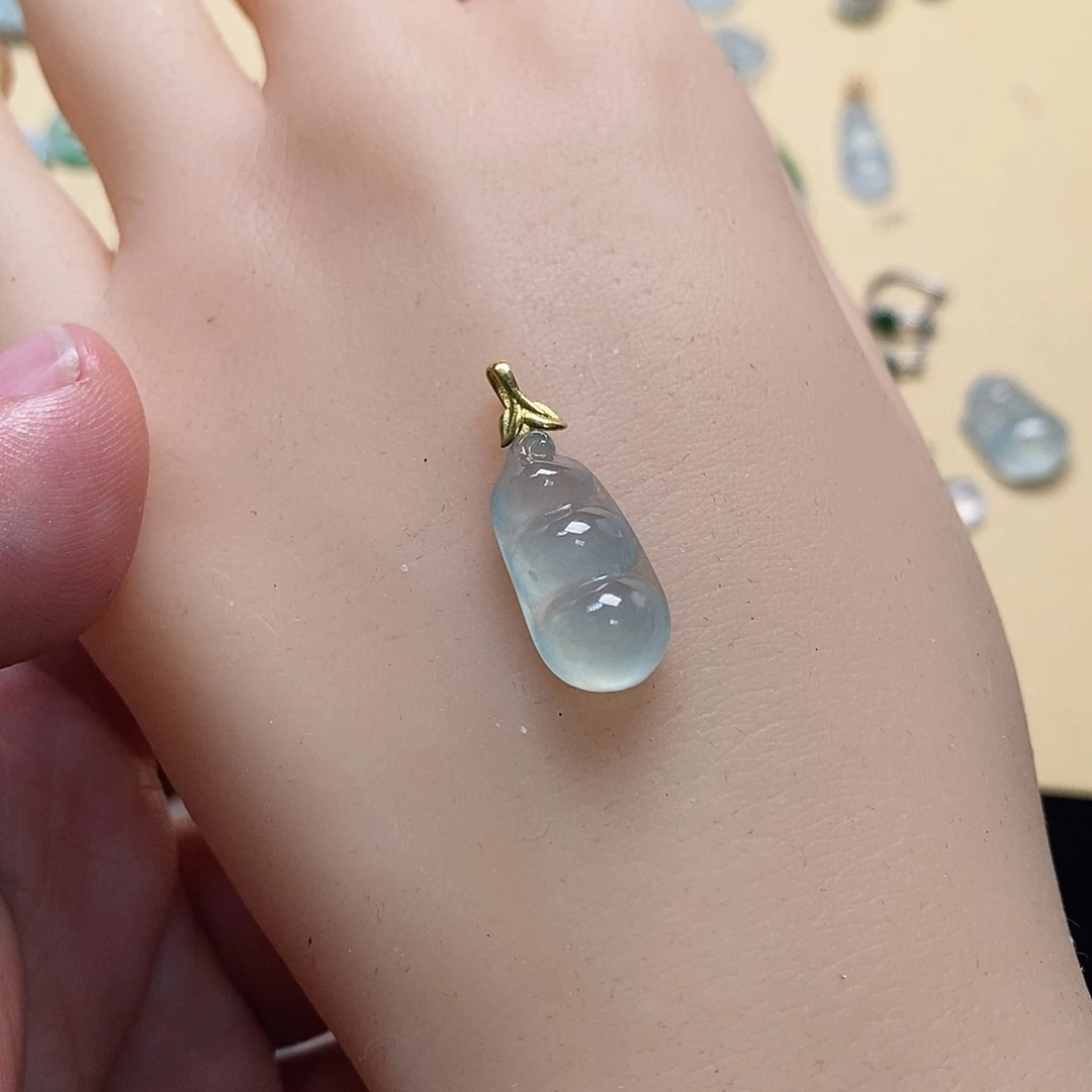 翡翠颈饰18K金镶嵌西*?豆子