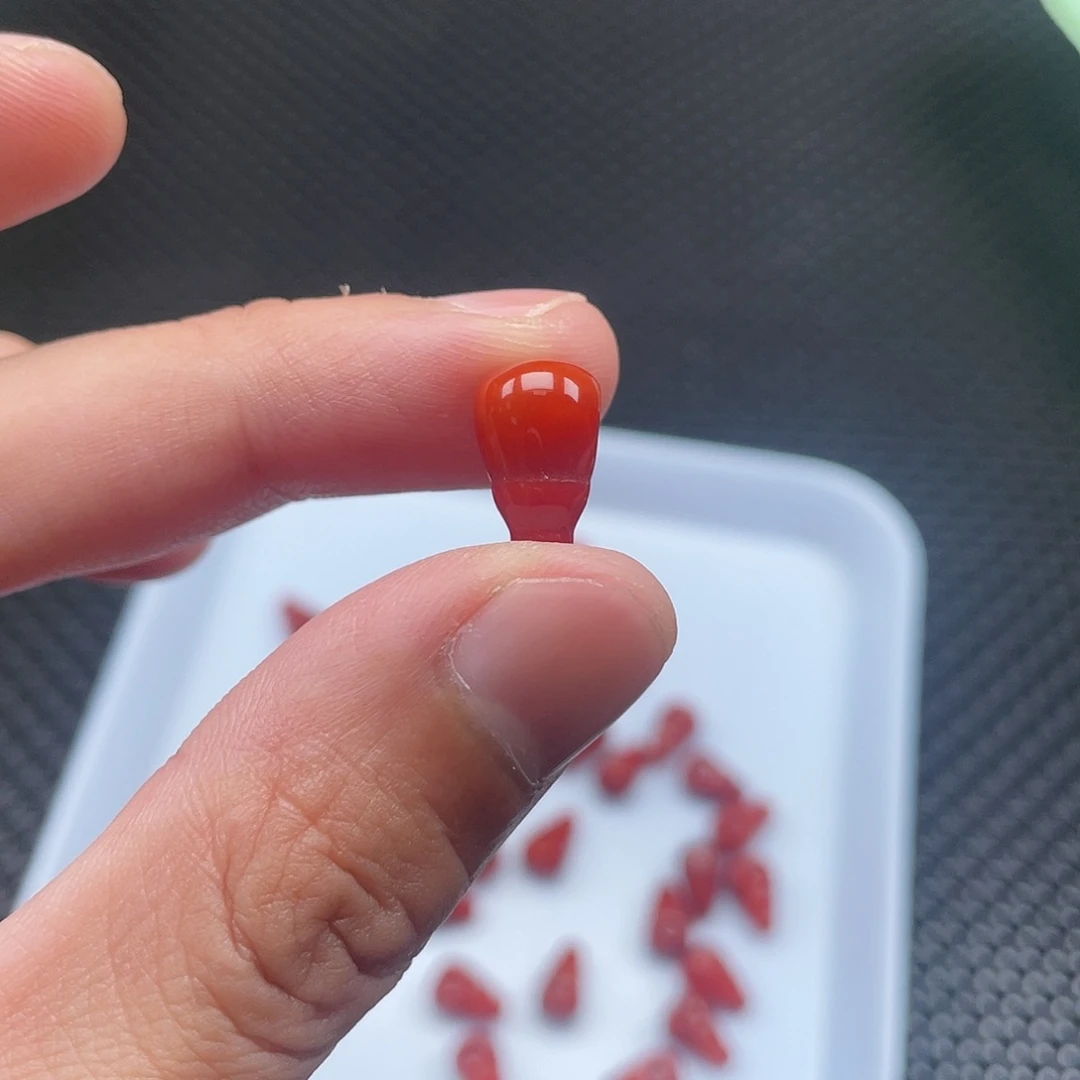 南红玛瑙2号 8*13柿子红三通一颗未镶嵌