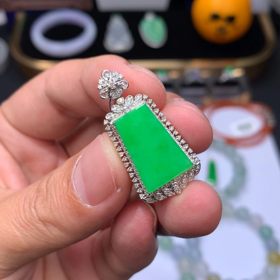 翡翠18K金镶嵌颈饰48小时鉴赏期退货不扣服务费