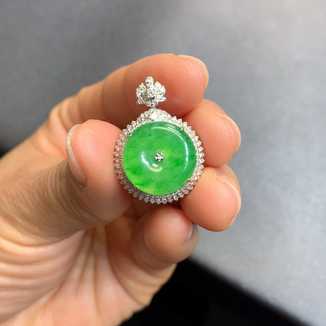 翡翠吊坠(不含链)18K金镶嵌