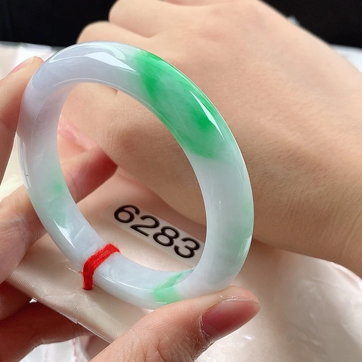 翡翠未镶嵌手镯56大瑕