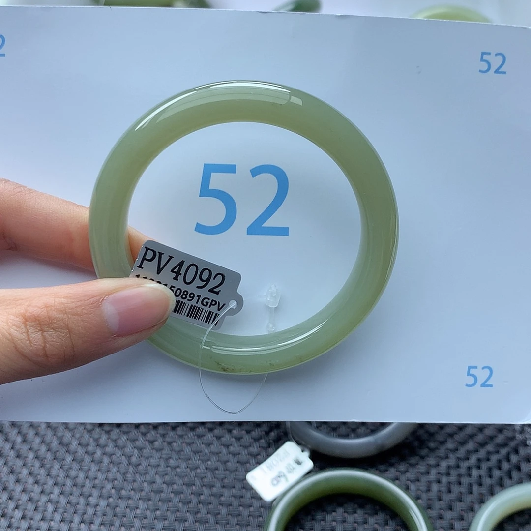 简***单和田玉未镶嵌手镯