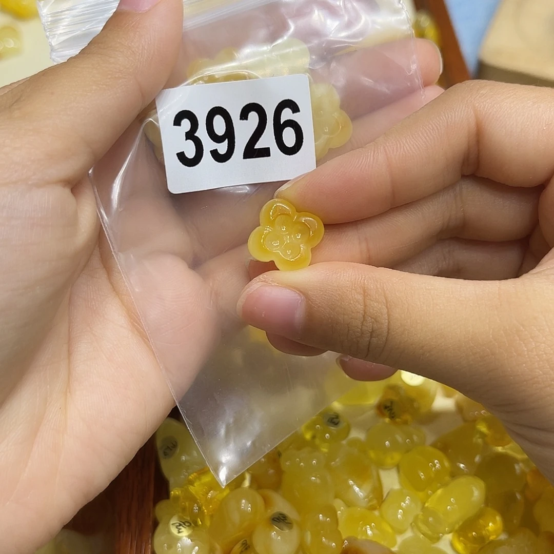 月***姐琥珀未镶嵌珠宝奇石
