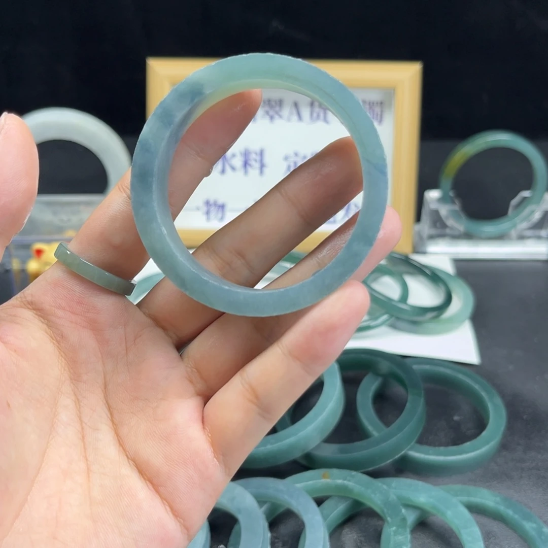 惠***纺未镶嵌手镯定制翡翠