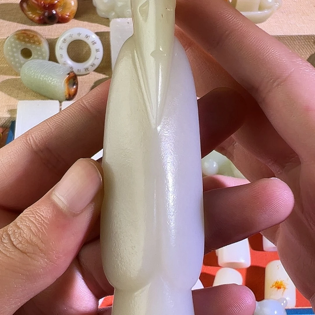 一***眸和田玉未镶嵌颈饰