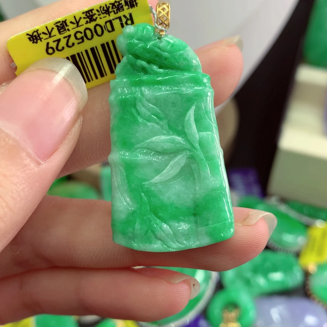 吊坠(不含链)18K金镶嵌翡翠