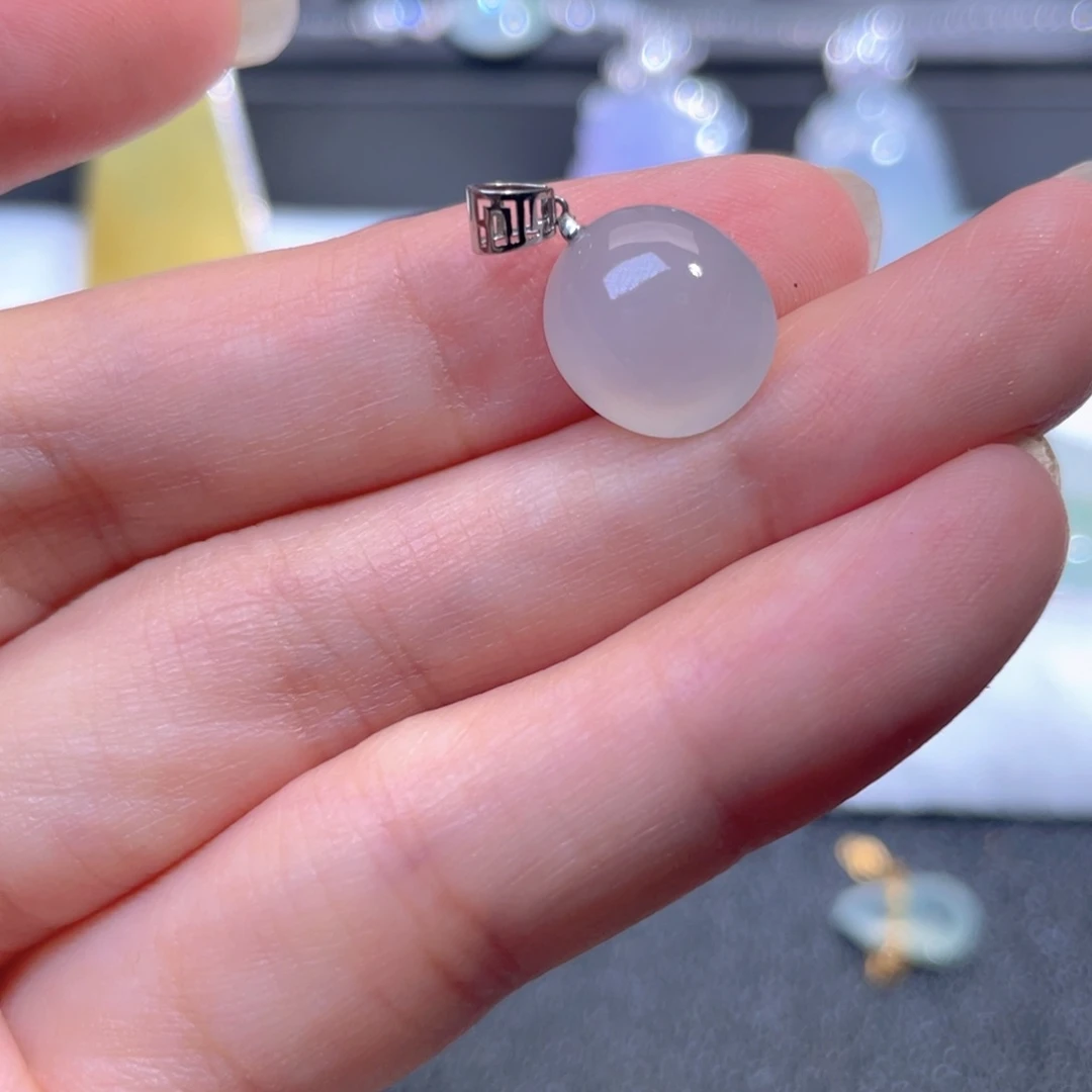 翡翠18K金镶嵌颈饰翡翠