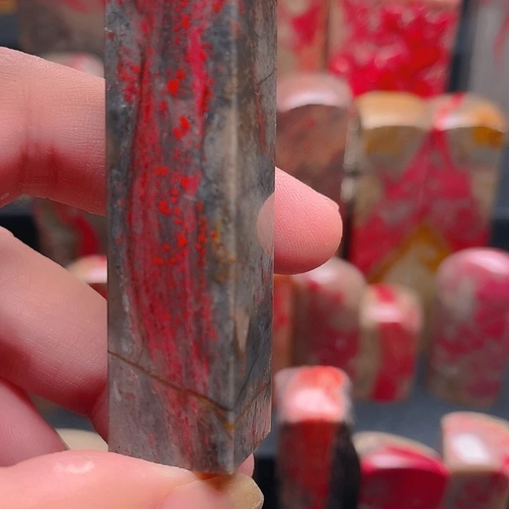 昌化鸡血石昌化鸡血石质地优良