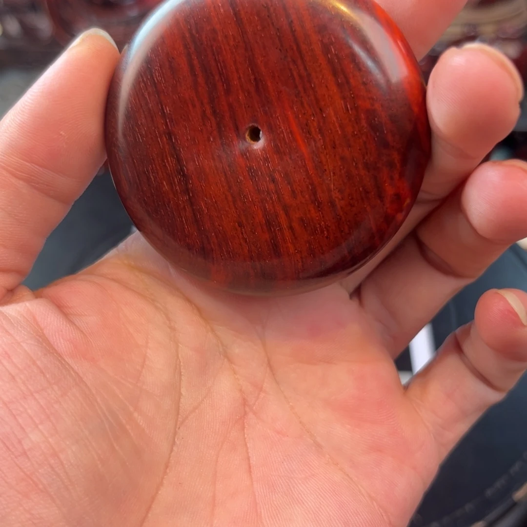 可***为小叶紫檀檀香紫檀
