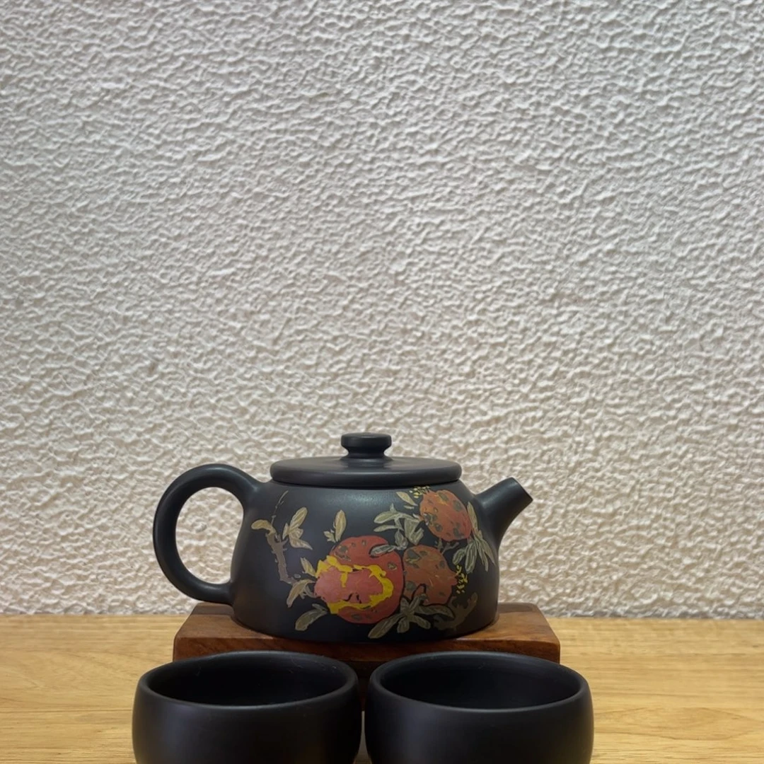 红泥哑光茶壶石榴多道刻填