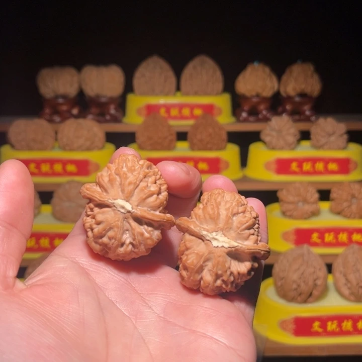 把件文玩核桃红莲