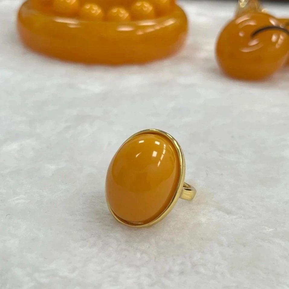 合金戒指 精工打磨 鸡油黄蛋面戒指