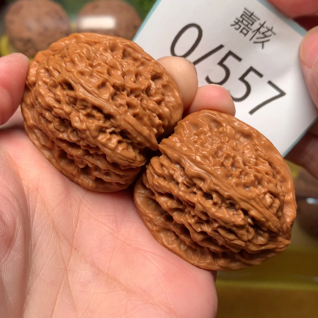 文玩核桃把件红皮炮弹南疆石39