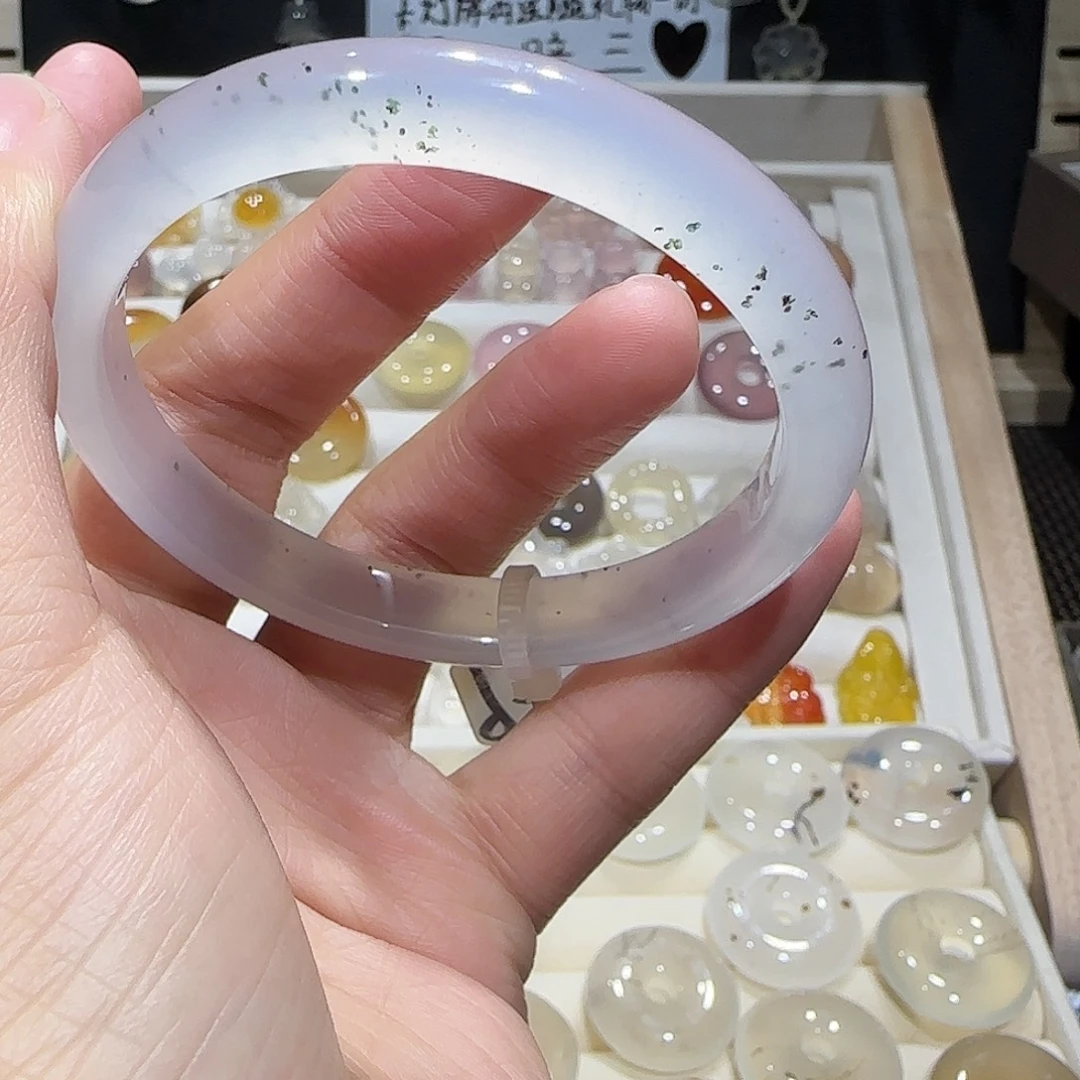 玛瑙/玉髓未镶嵌手镯飘绿花56圈口