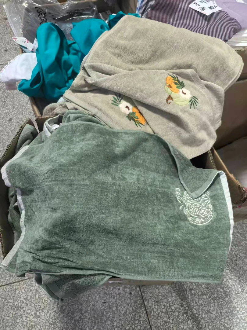 《厚广家》3楼40×60灰/绿色全棉毛巾 不挑色 发3张 微瑕疵