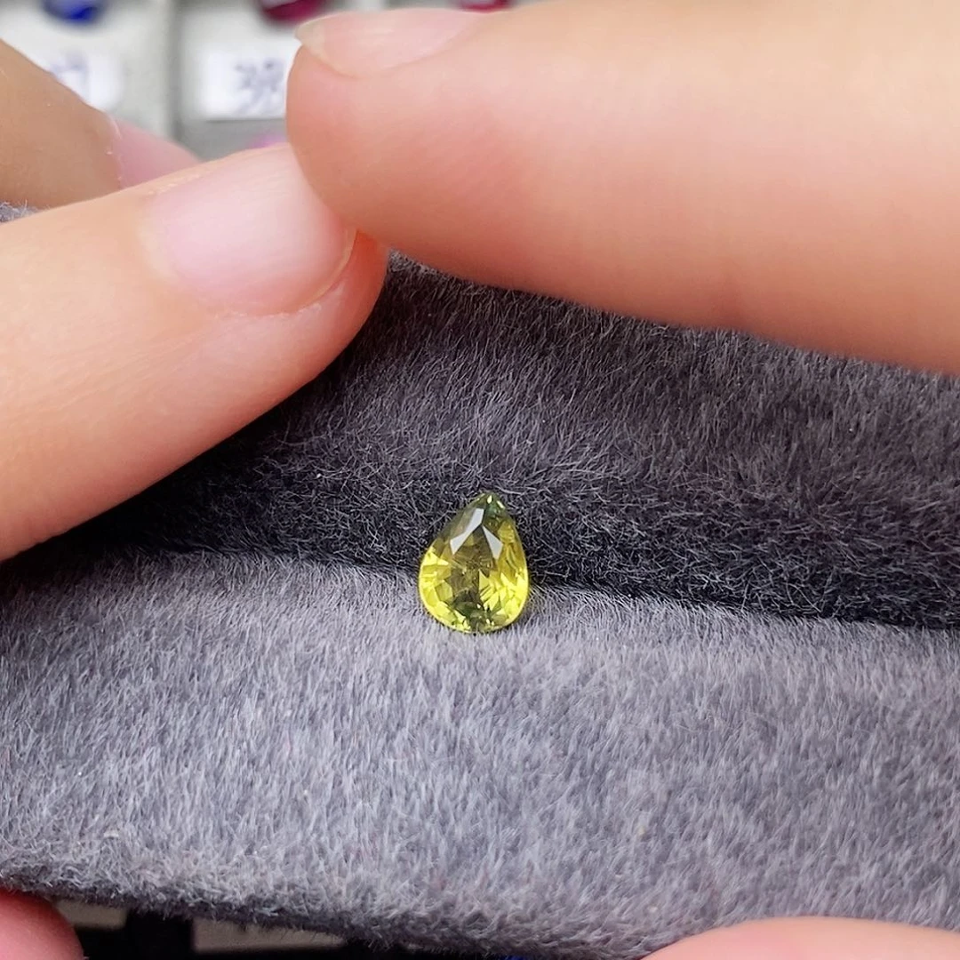 蓝宝石裸石未镶嵌鲜艳黄水滴0.84ct/560号