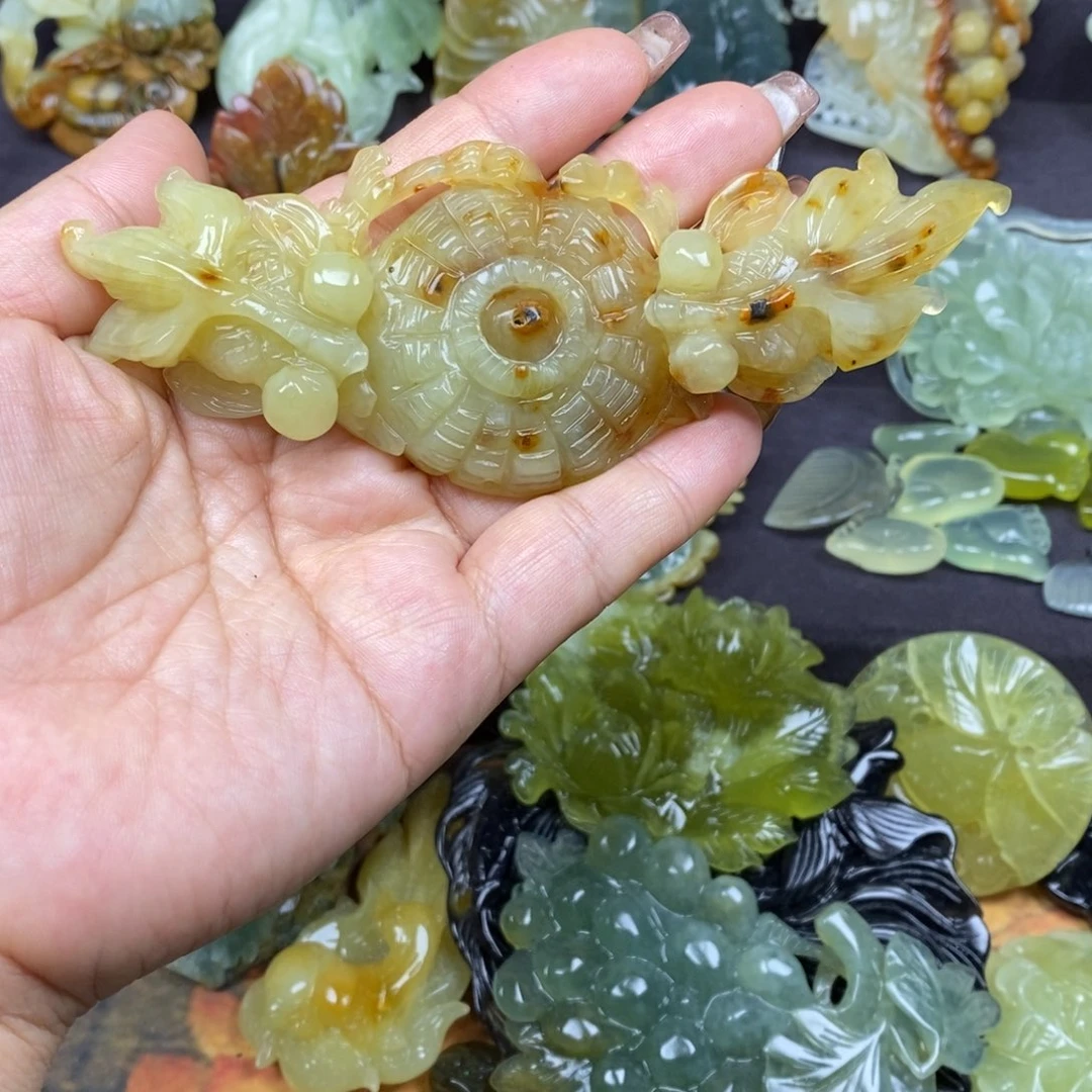 蛇纹石玉颈饰未镶嵌