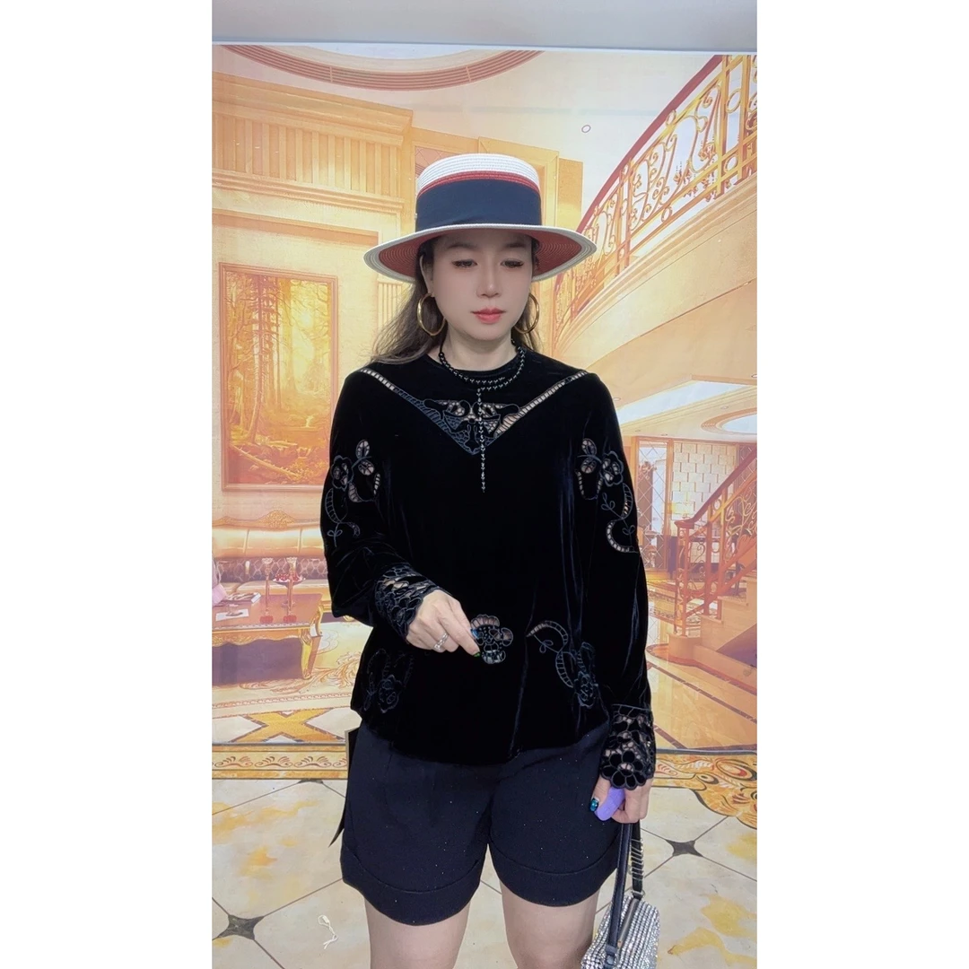 9026早春 镂空花刺绣法式优雅圆领长袖衬衫女